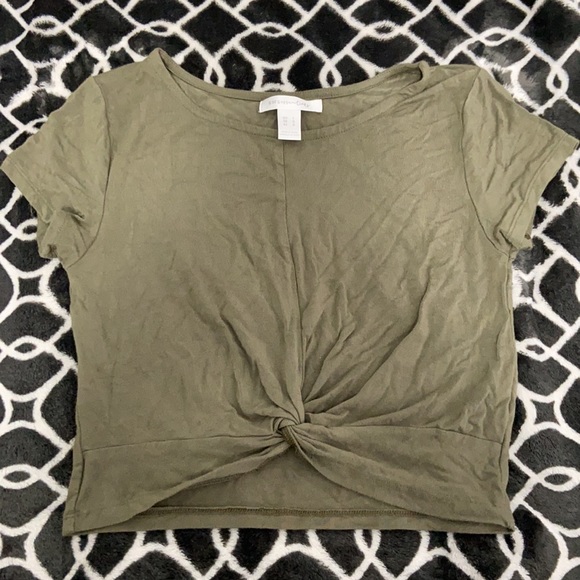 2 cropped light brown and green half-sleeved crop tops with knot design - Picture 2 of 2